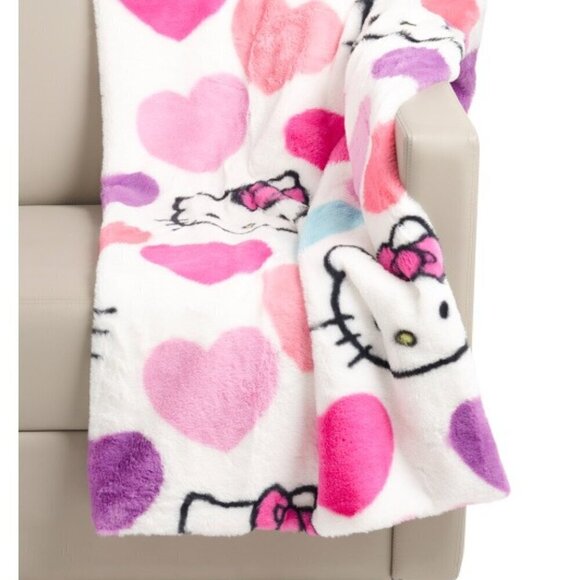 HELLO KITTY Lots Of Hearts Faux Fur Throw